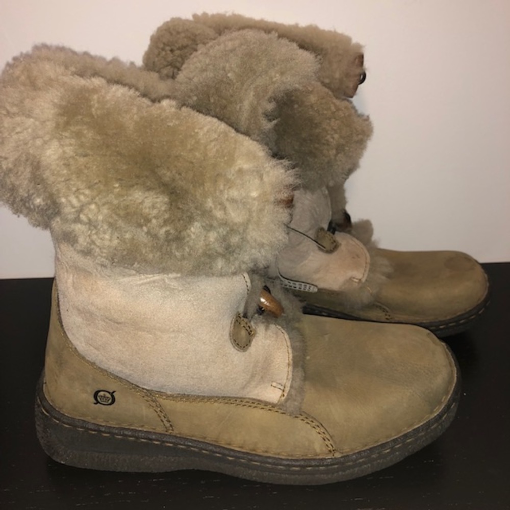 NWOT Born winter snow and ski boots size 7